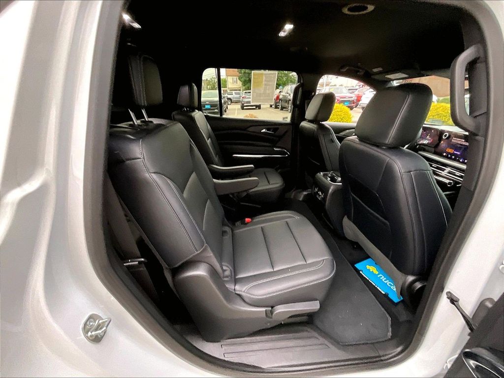 2026 Chevrolet Traverse — photo 16