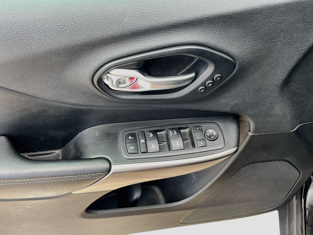 Used 2019 Black Jeep Limited image 18