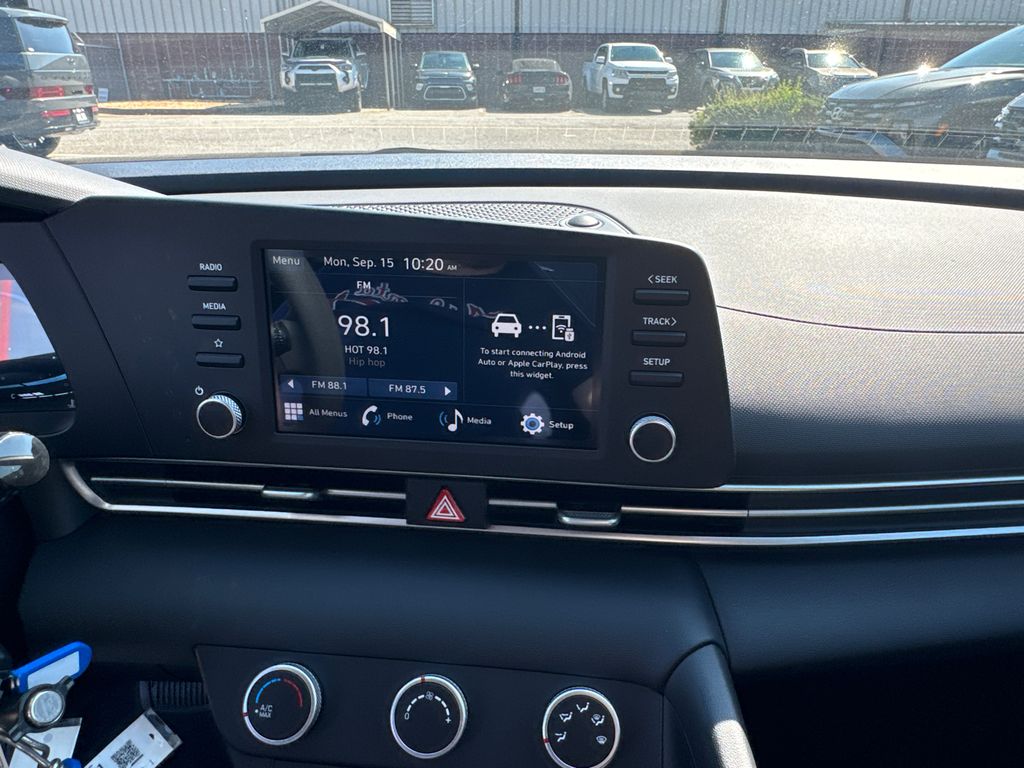 2025 Hyundai Elantra SE photo 15