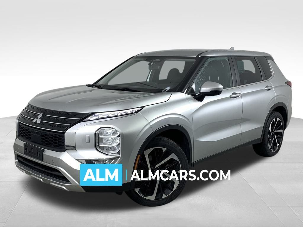 2023 Mitsubishi Outlander SE's photo
