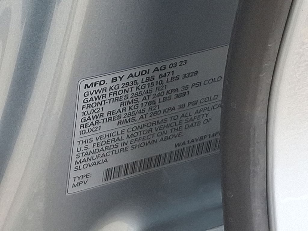 Thumbnail: 2023 Audi Q8 - 28