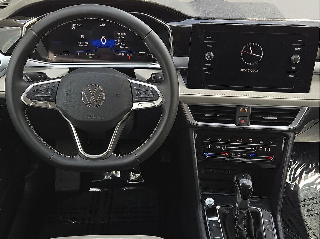 2025 Volkswagen Taos SE - Photo 10