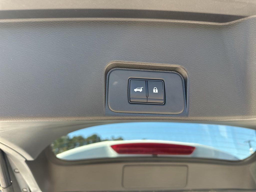 2024 Everest White Pearl Nissan Rogue SL FWD SUV