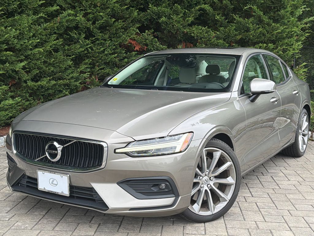 2021 Volvo S60 T6 Momentum AWD