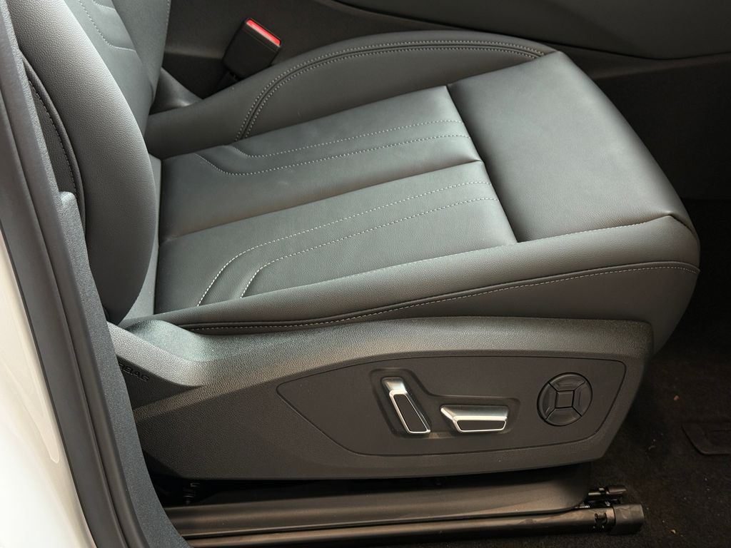 Thumbnail: 2026 Audi Q3 - 11