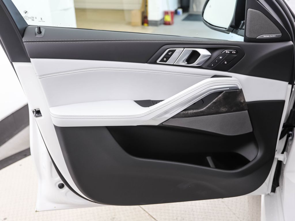 Thumbnail: 2026 BMW X6 - 9