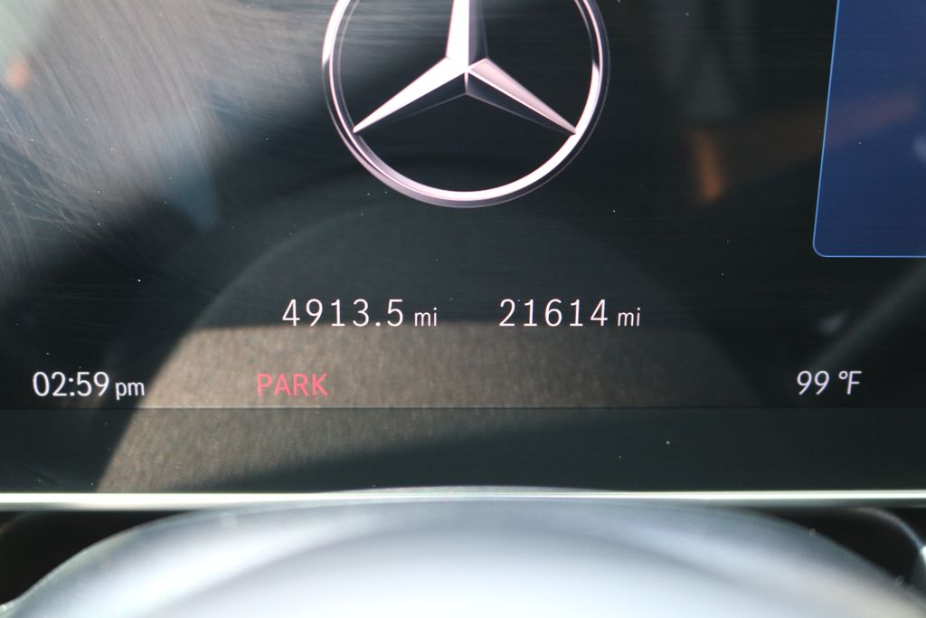 Used 2025  Mercedes-Benz GLC 300 image 26
