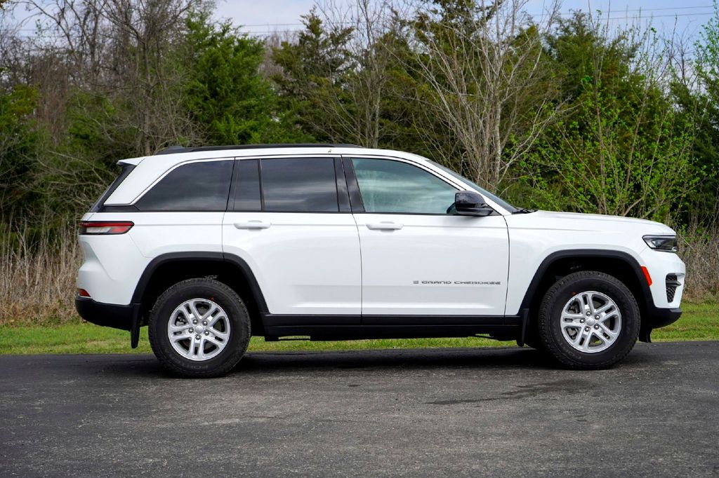 New Car 2025 Jeep Grand Cherokee  Laredo For Sale Under $30,000 In Taylor, Texas