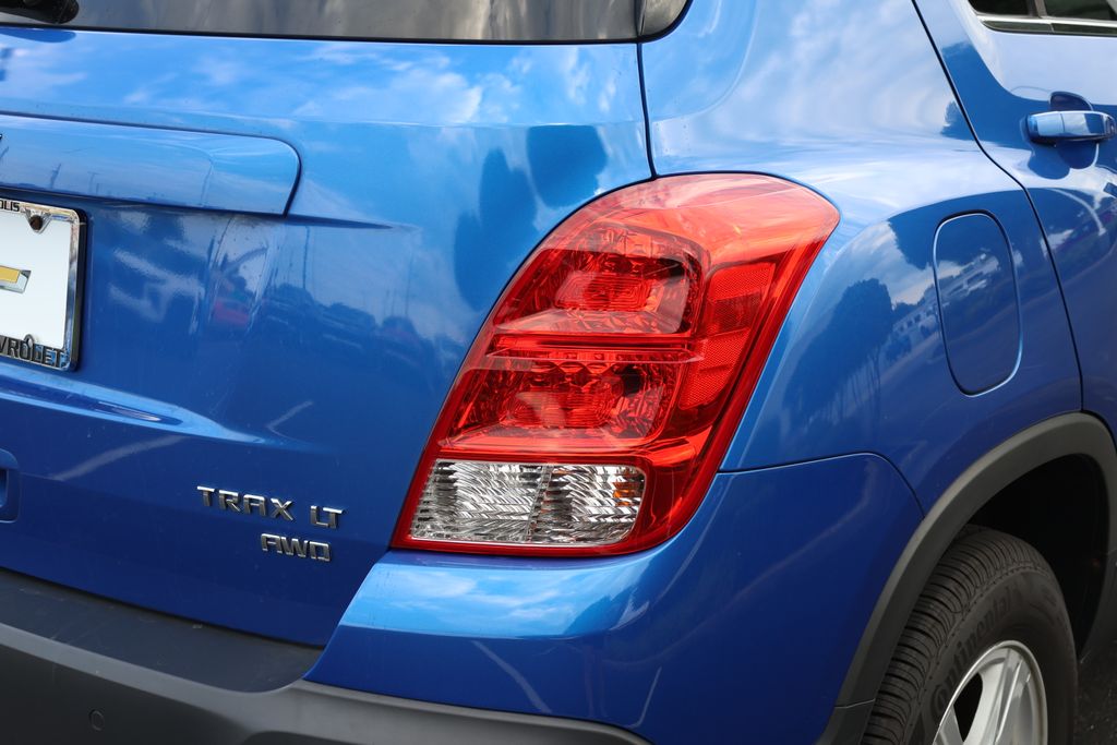 Thumbnail: 2015 Chevrolet Trax - 8