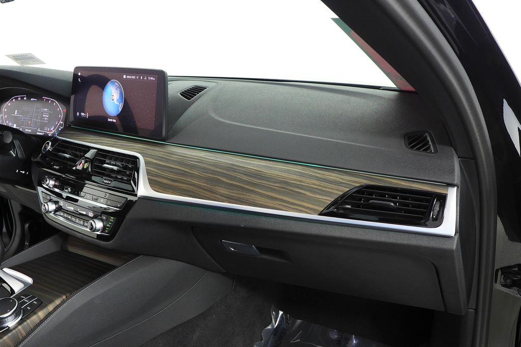 Thumbnail: 2023 BMW 5 Series - 14