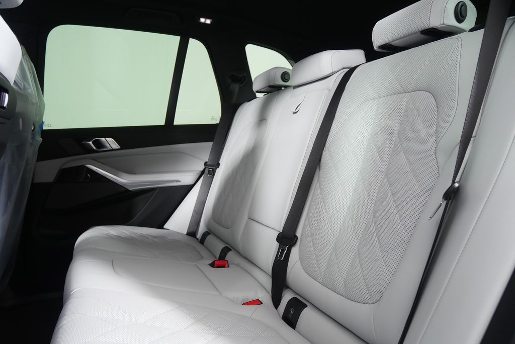 Thumbnail: 2026 BMW X5 - 16