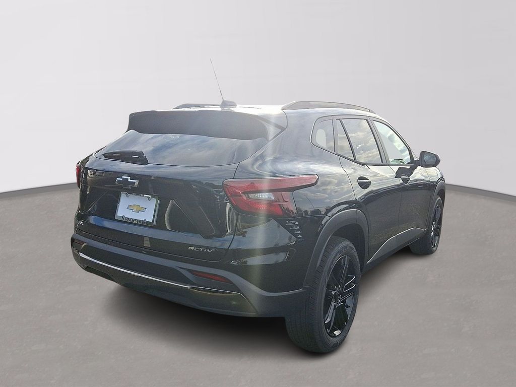Thumbnail: 2025 Chevrolet Trax - 4