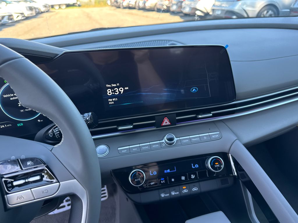 2025 Hyundai Elantra Hybrid SEL Sport photo 17