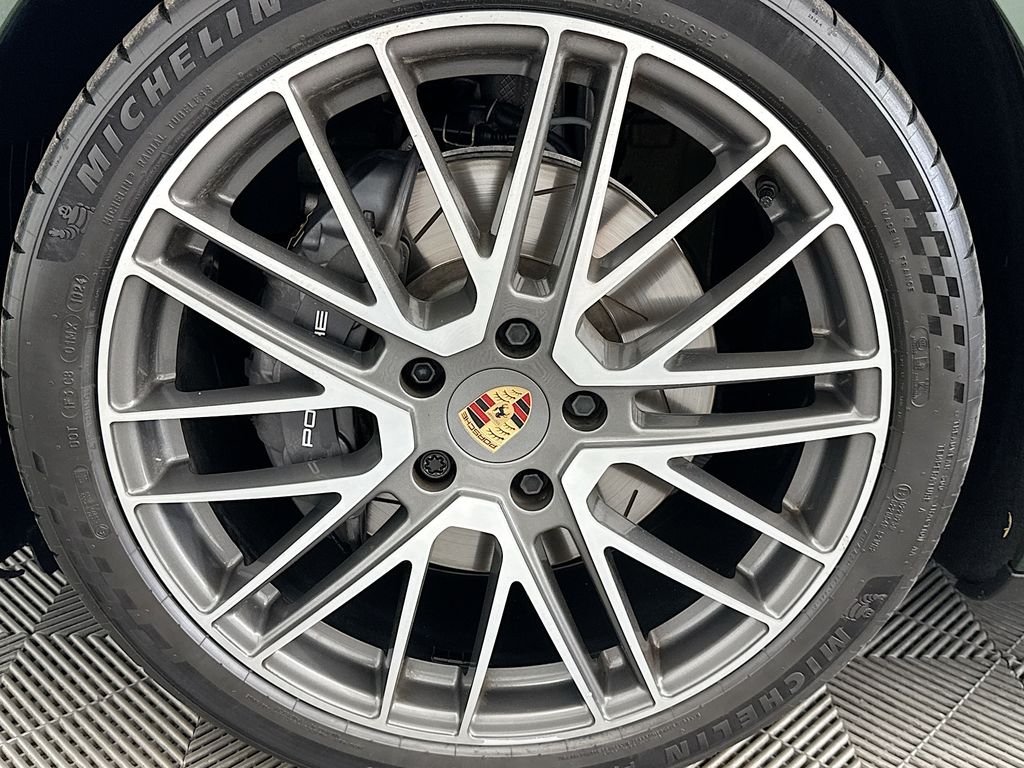 Thumbnail: 2024 Porsche Panamera - 31