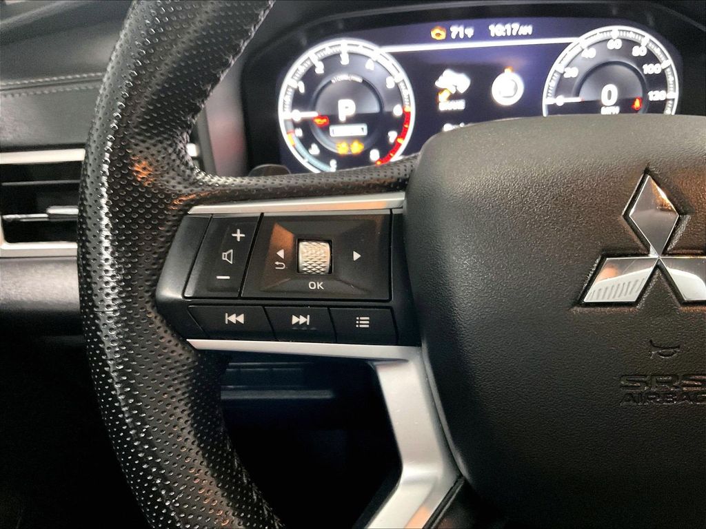 2022 Mitsubishi Outlander — photo 22