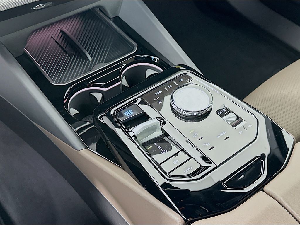 Thumbnail: 2026 BMW i5 - 15