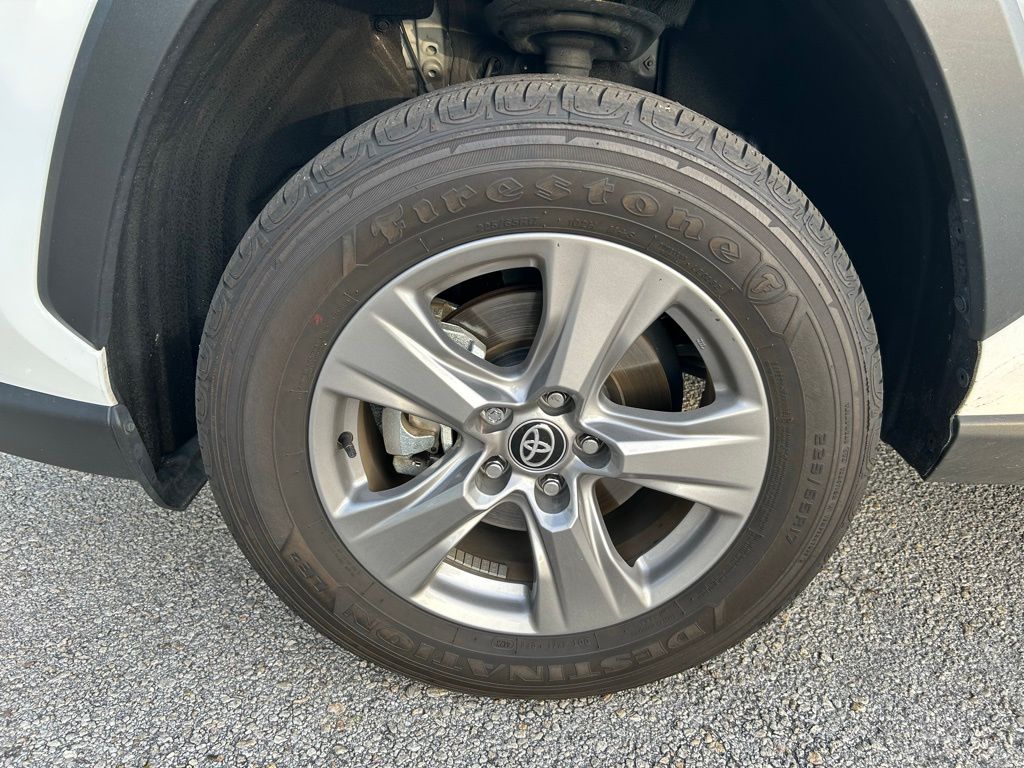 2024 Toyota RAV4 XLE 9