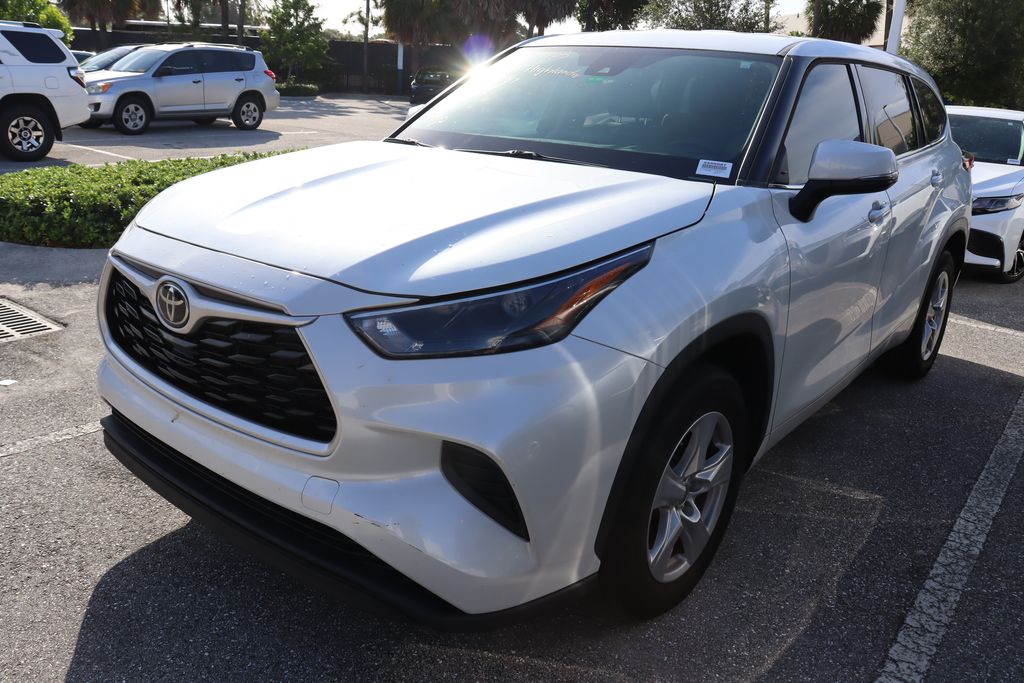 Thumbnail: 2022 Toyota Highlander - 2