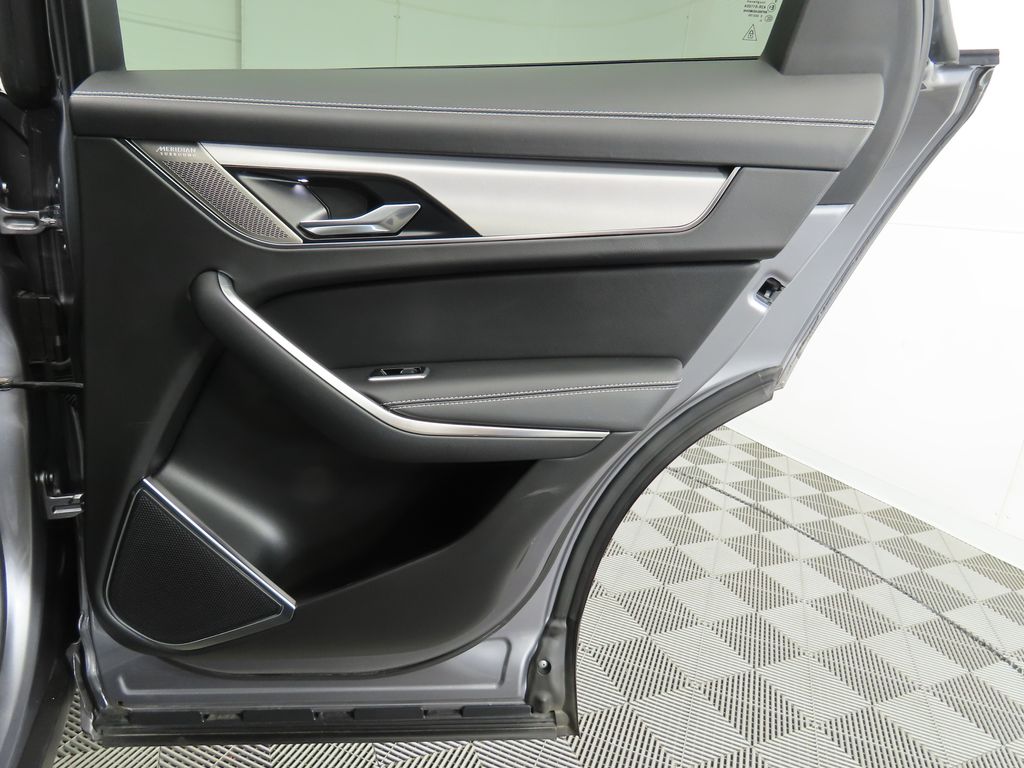 Thumbnail: 2021 Jaguar F-Pace - 25