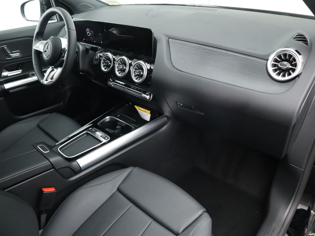 Thumbnail: 2025 Mercedes-Benz GLA - 17