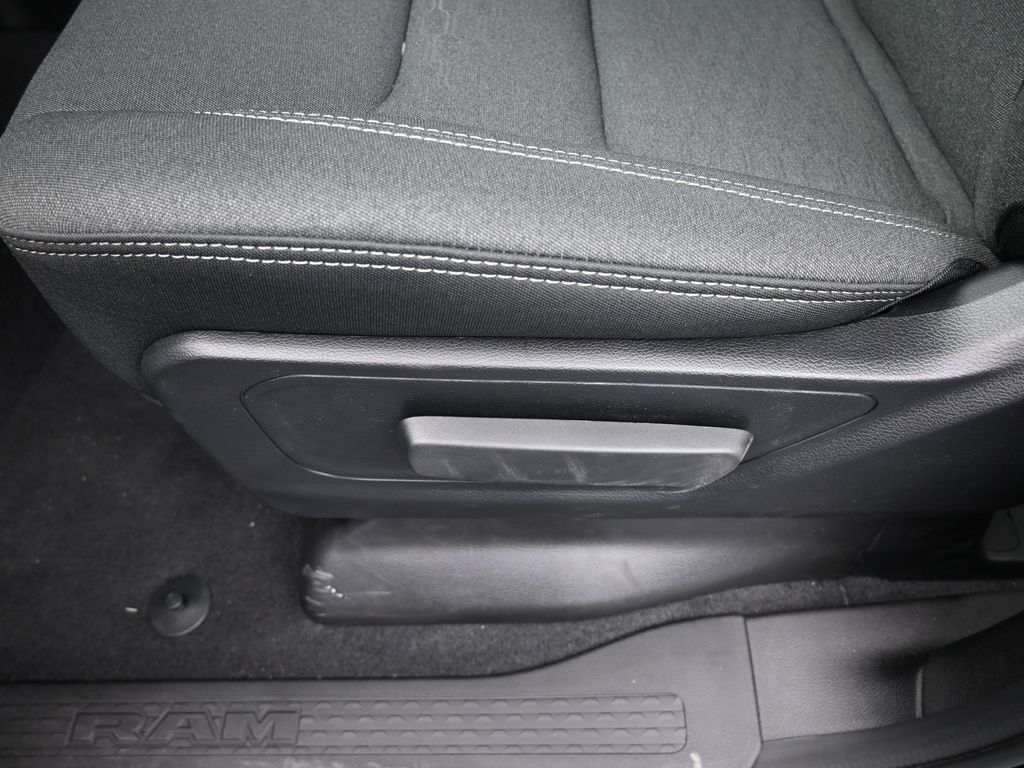 New 2026 Diamond Black Crystal Pearlcoat Ram Express image 15