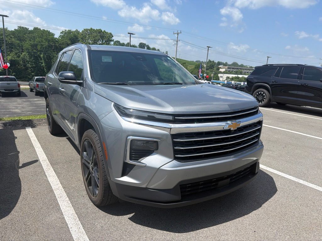 Sterling Gray Metallic 2026 Chevrolet Traverse SUV / Crossover Four-Wheel Drive 8-Speed Automatic
