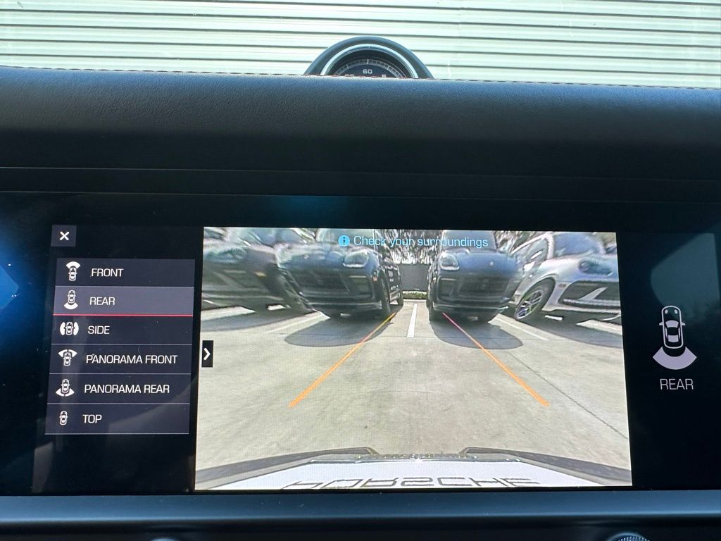 Thumbnail: 2020 Porsche Macan - 32