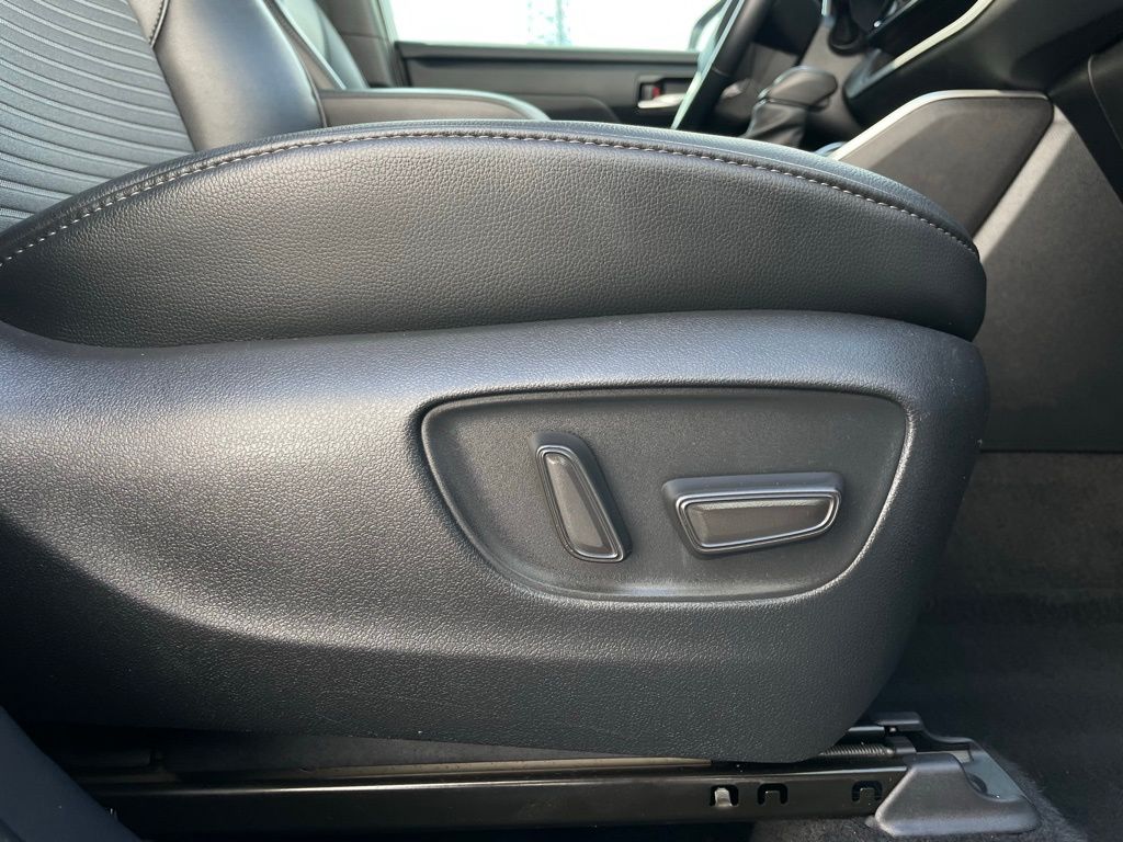 2022 Toyota Highlander XSE 31