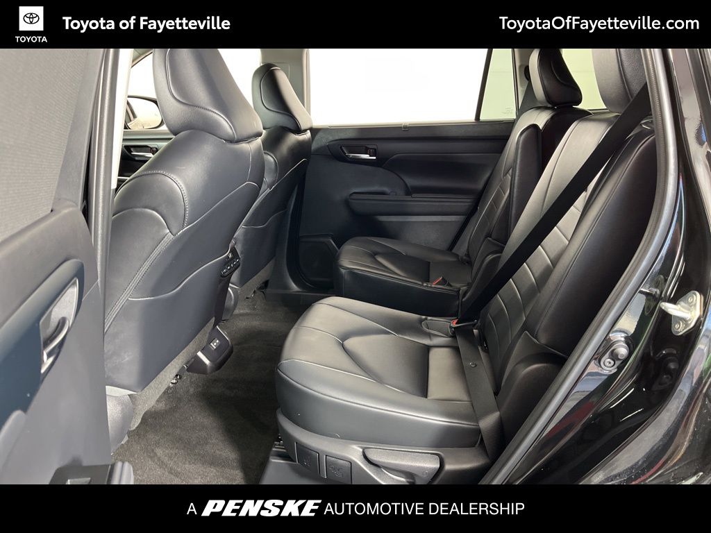 Thumbnail: 2023 Toyota Highlander - 27