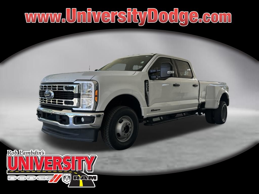 Oxford White 2026 Ford F-350 Super Duty Pickup Truck Four-Wheel Drive Automatic