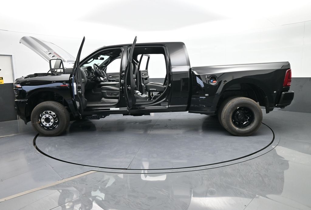 New 2026 Diamond Black Crystal Pearlcoat Ram Laramie image 73