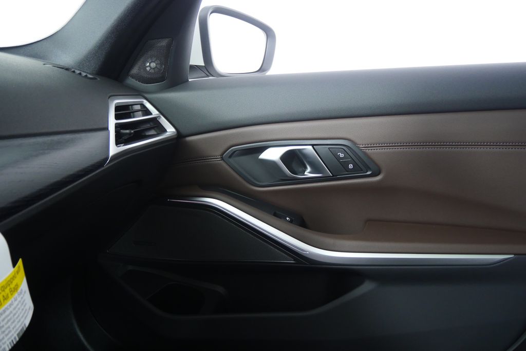 Thumbnail: 2025 BMW 3 Series - 25