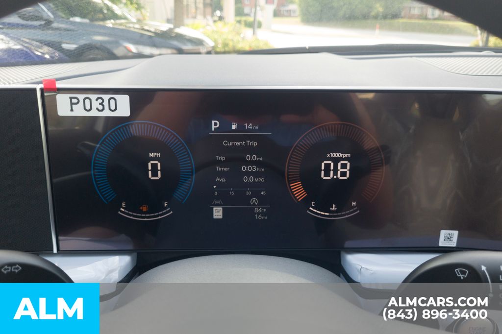 Used 2025 White Hyundai SE image 27