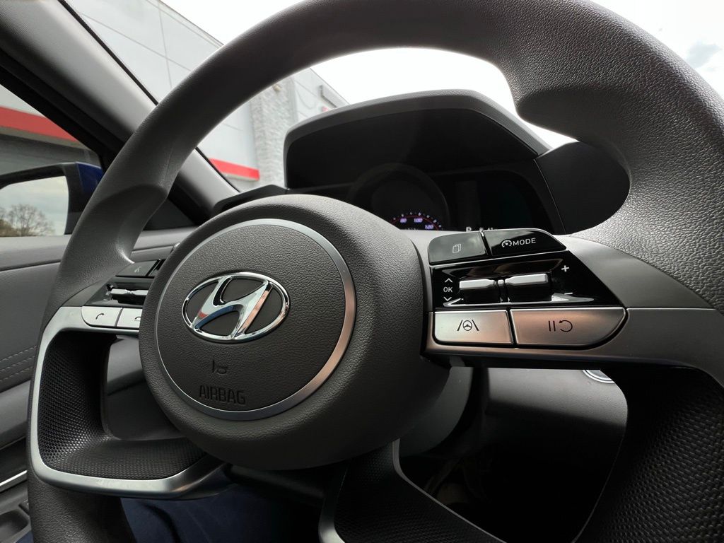 2023 Hyundai Elantra SEL photo