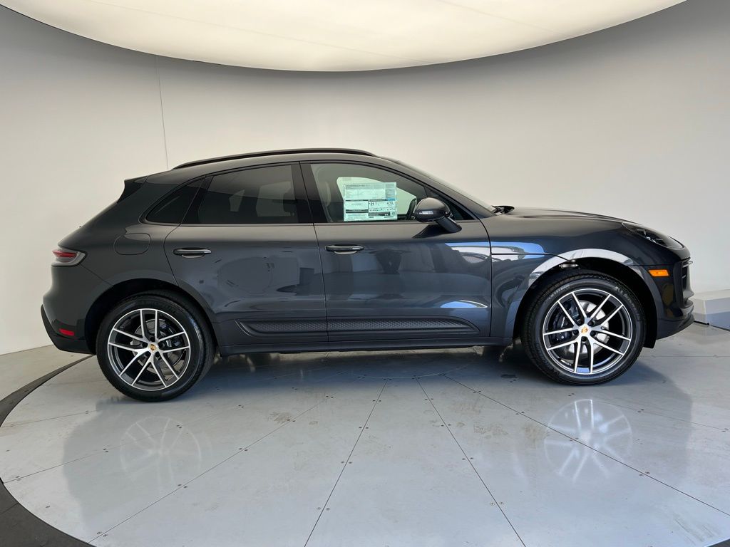 2025 Porsche Macan  23