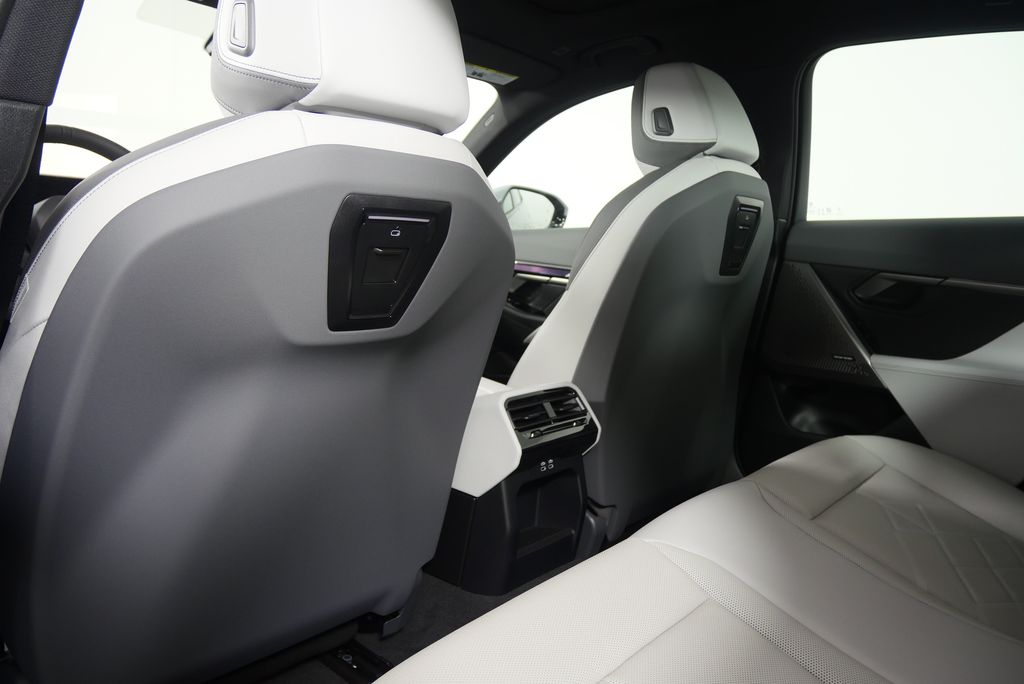 2026 BMW i5 eDrive40 17