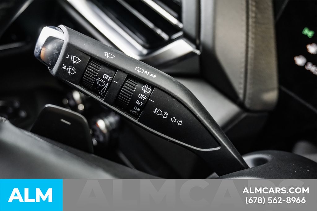 Used 2025 White GMC Denali image 31