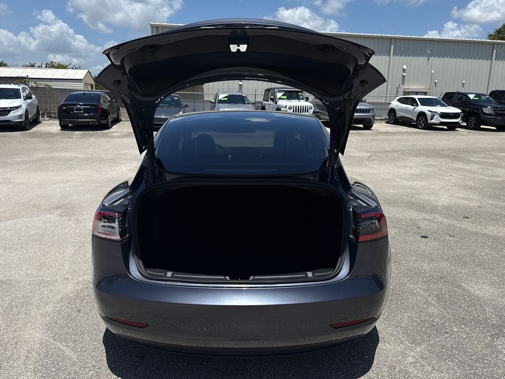 Used 2023  Tesla Base image 23