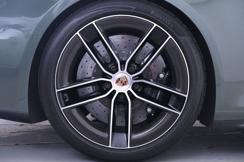Thumbnail: 2025 Porsche 911 - 16