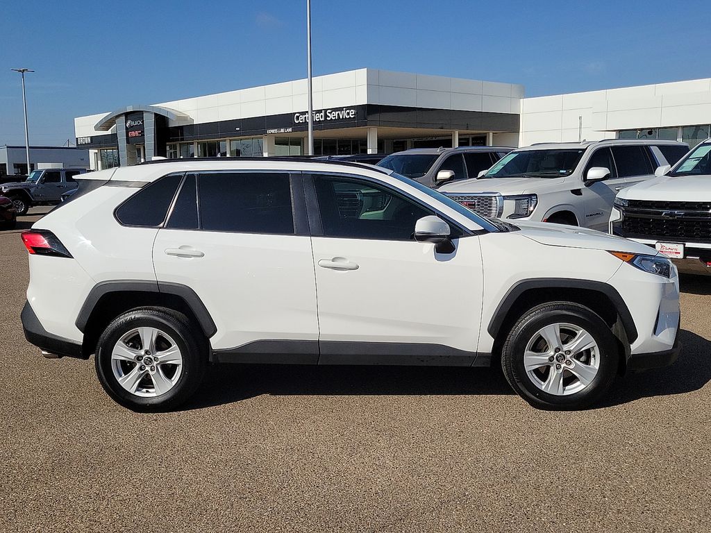 2020 Toyota RAV4 XLE - 11