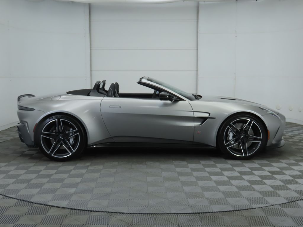 Thumbnail: 2026 Aston Martin Vantage - 4