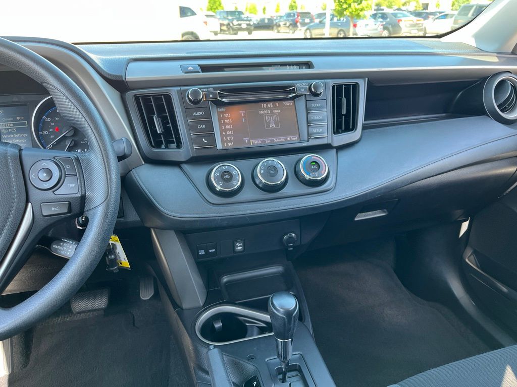 Thumbnail: 2018 Toyota RAV4 - 16