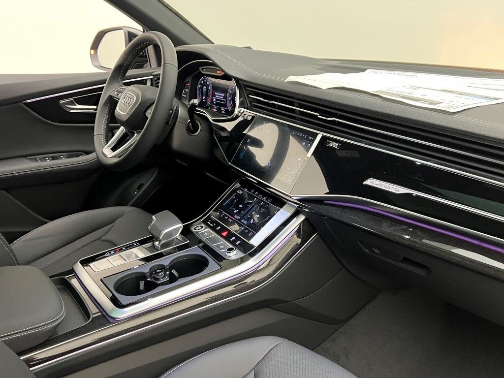 Thumbnail: 2026 Audi Q8 - 13