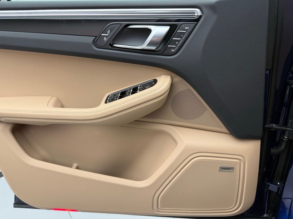 Thumbnail: 2026 Porsche Macan - 21