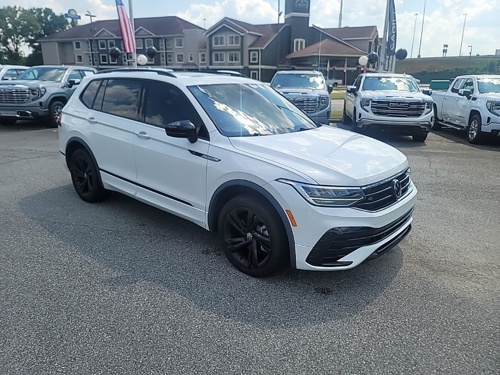  2023 Volkswagen Tiguan SE R-Line Black FWD   