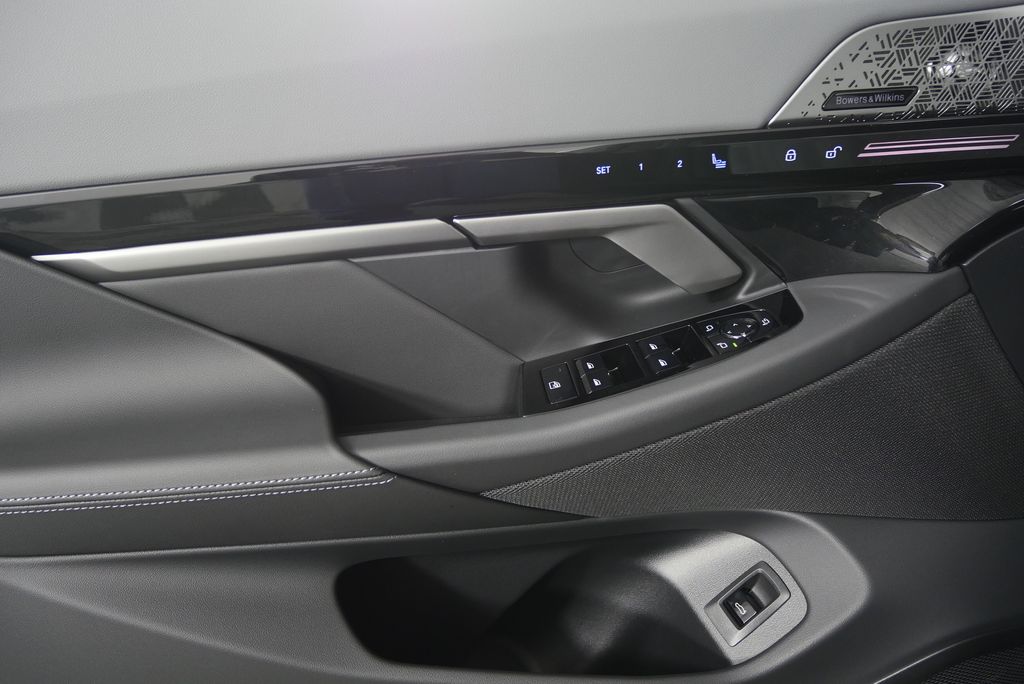 Thumbnail: 2026 BMW 5 Series - 9