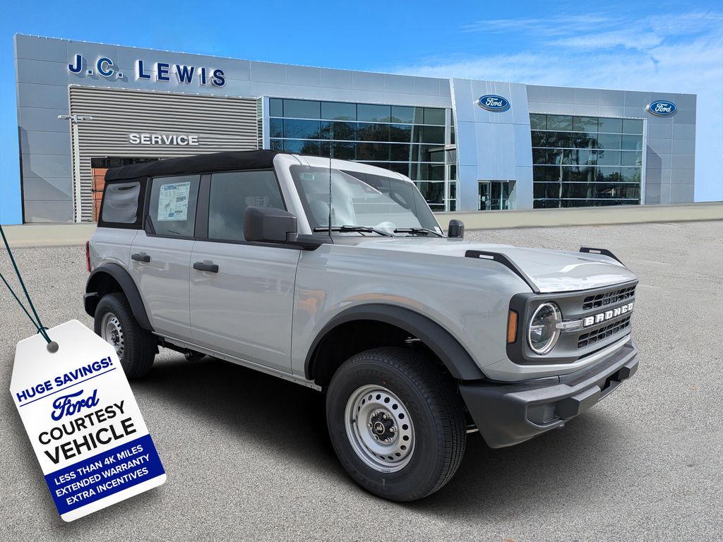 Oxford White 2026 Ford Bronco SUV / Crossover Four-Wheel Drive Automatic
