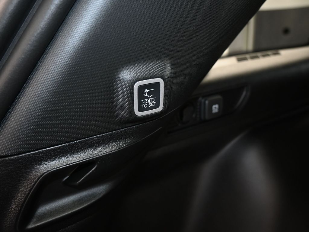 New 2026 Baltic Gray Metallic Clearcoat Jeep Laredo image 38