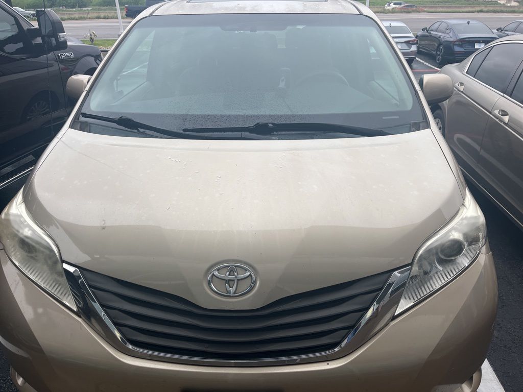 Thumbnail: 2013 Toyota Sienna - 2
