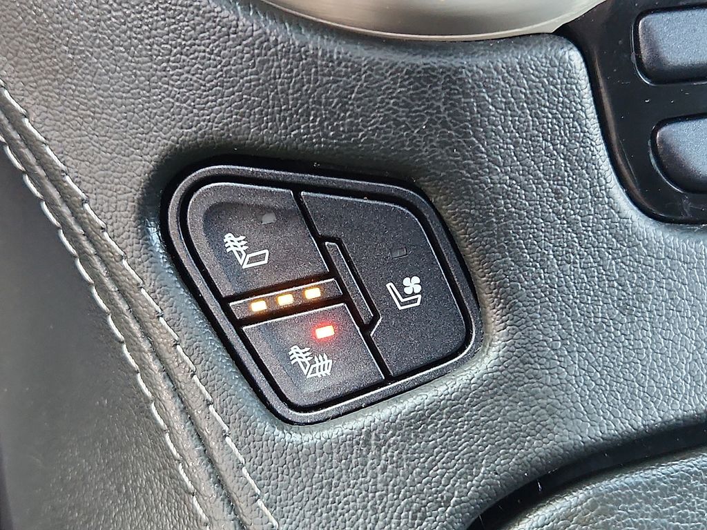 Thumbnail: 2019 GMC Yukon - 24